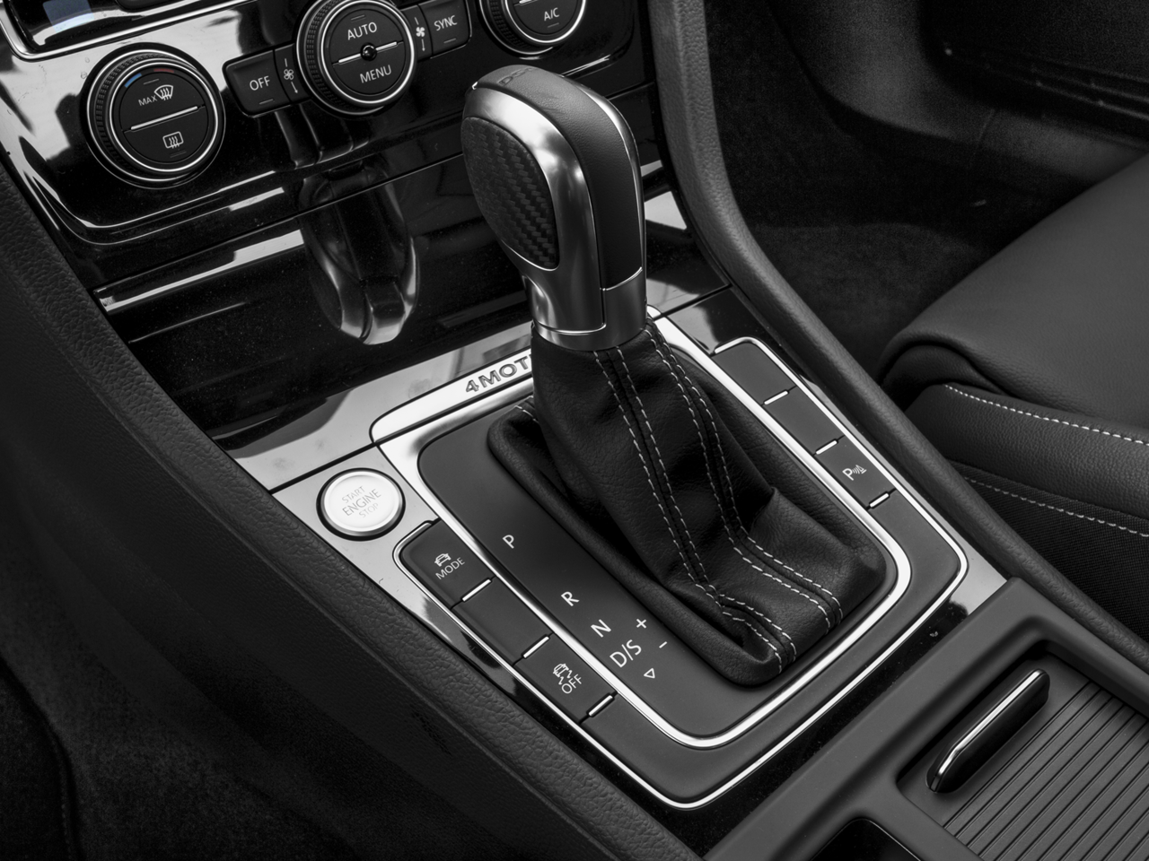 2017 Volkswagen Golf R DCC & Navigation 4Motion 4Motion