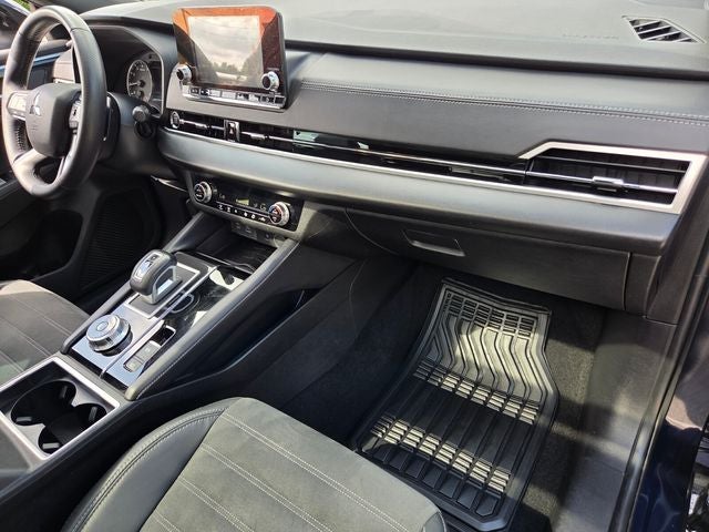 2022 Mitsubishi Outlander SE