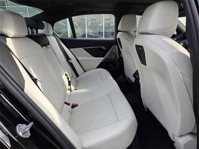 2025 BMW 5 Series 530i