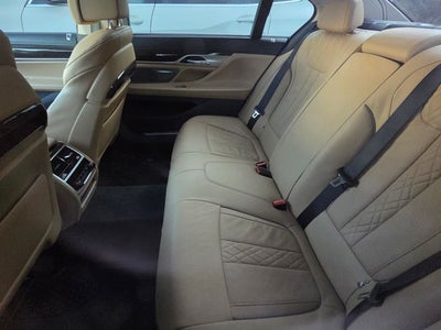2022 BMW 7 Series 740i