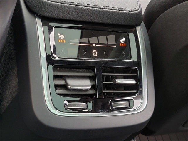 2021 Volvo XC90 T6 Momentum