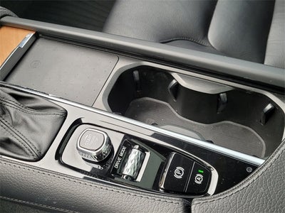 2021 Volvo XC90 T6 Momentum