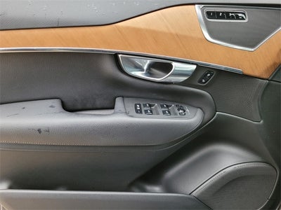 2021 Volvo XC90 T6 Momentum