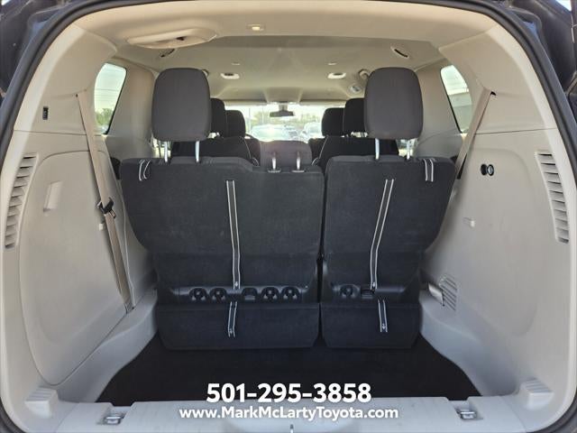 2022 Chrysler Voyager LX