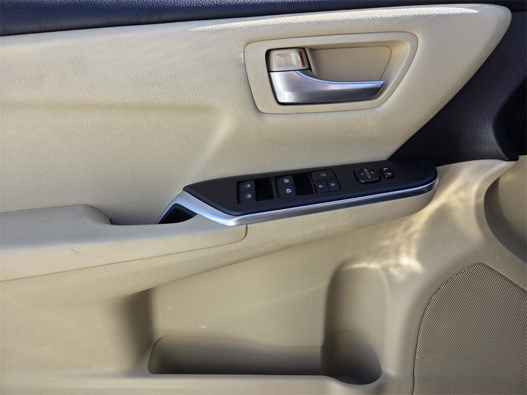 2017 Toyota CAMRY HYBRID LE