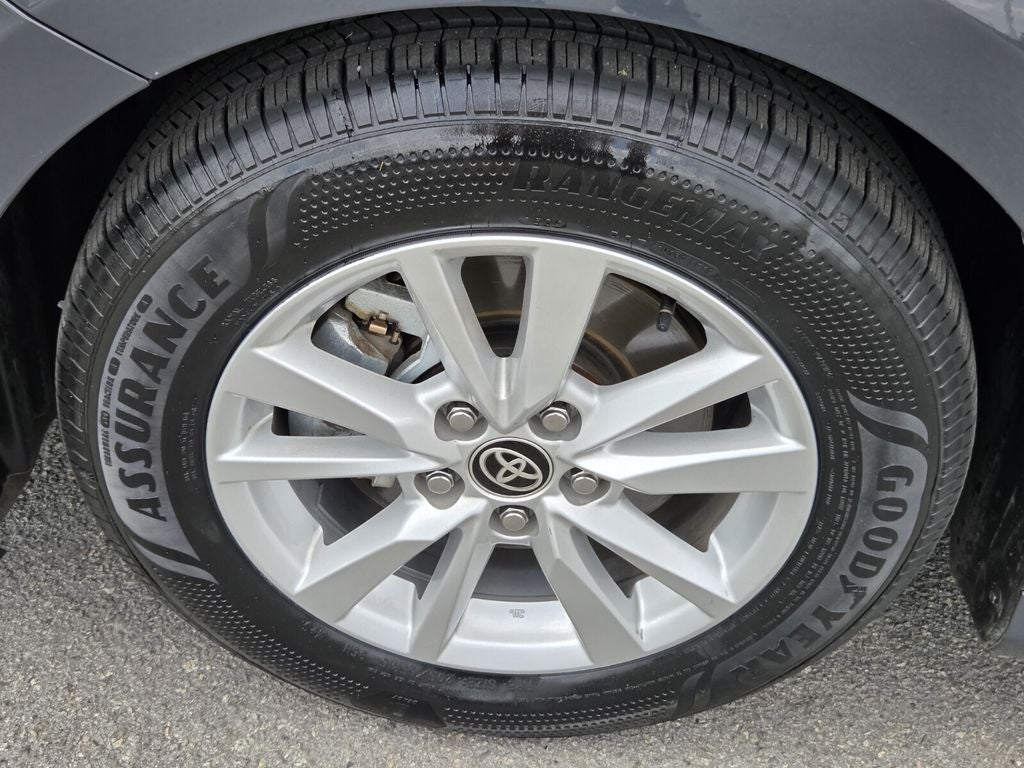 2025 Toyota CAMRY LE