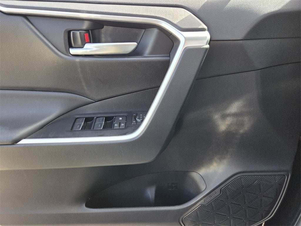 2025 Toyota RAV4 HYBRID XLE Premium