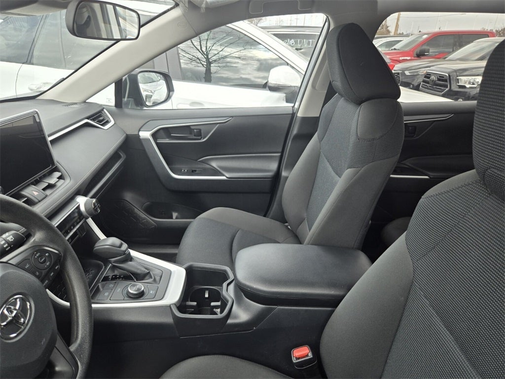 2025 Toyota RAV4 HYBRID LE