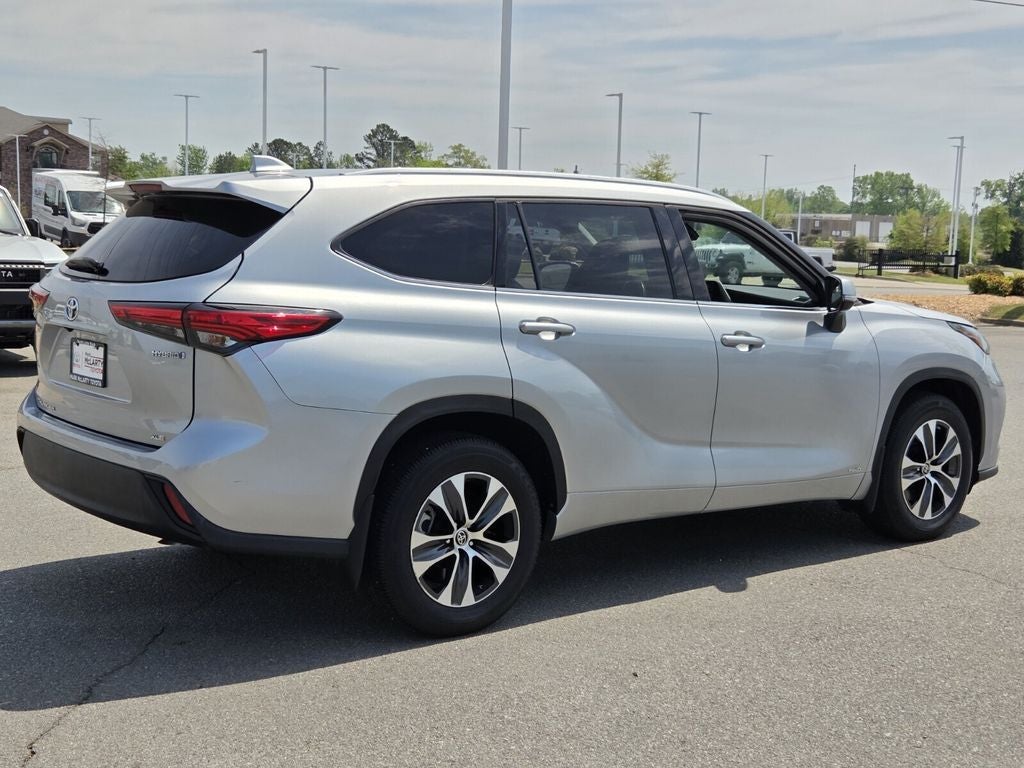 2022 Toyota Highlander Hybrid XLE