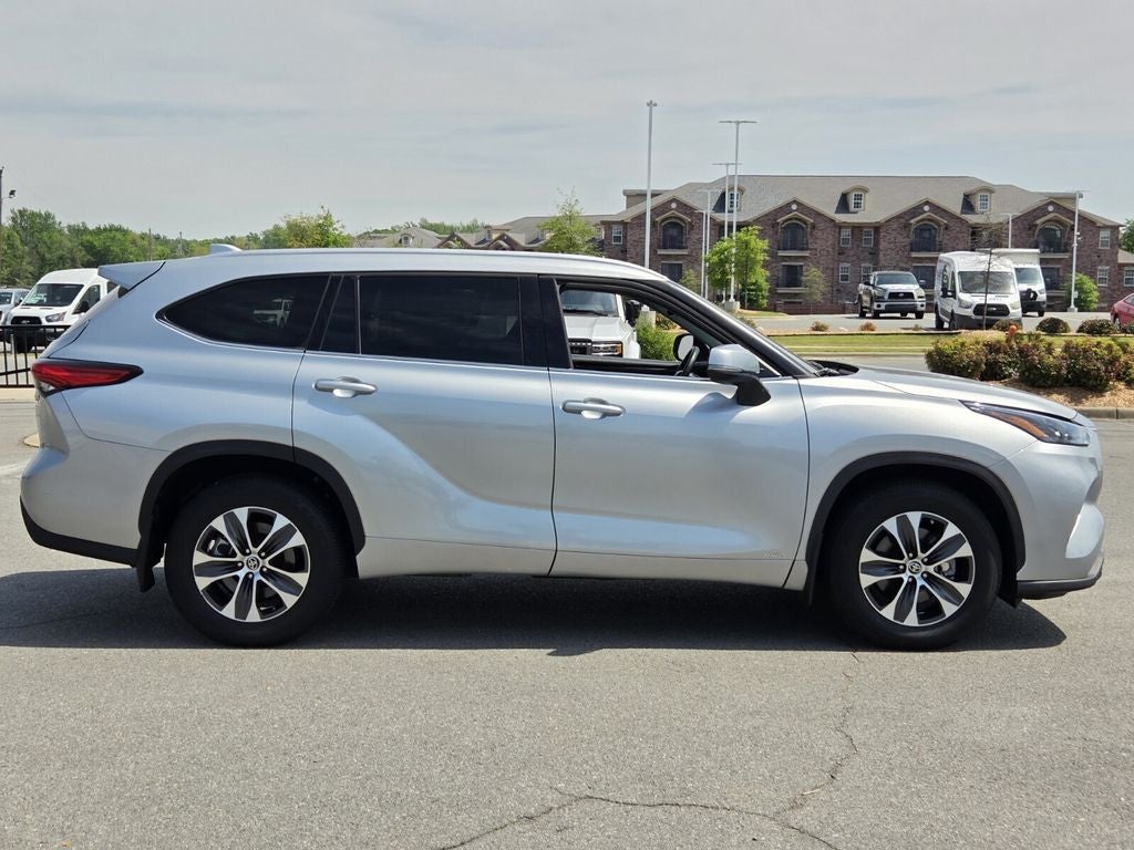 2022 Toyota Highlander Hybrid XLE