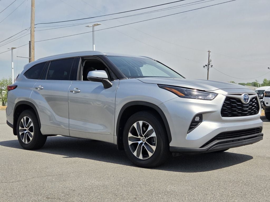 2022 Toyota Highlander Hybrid XLE