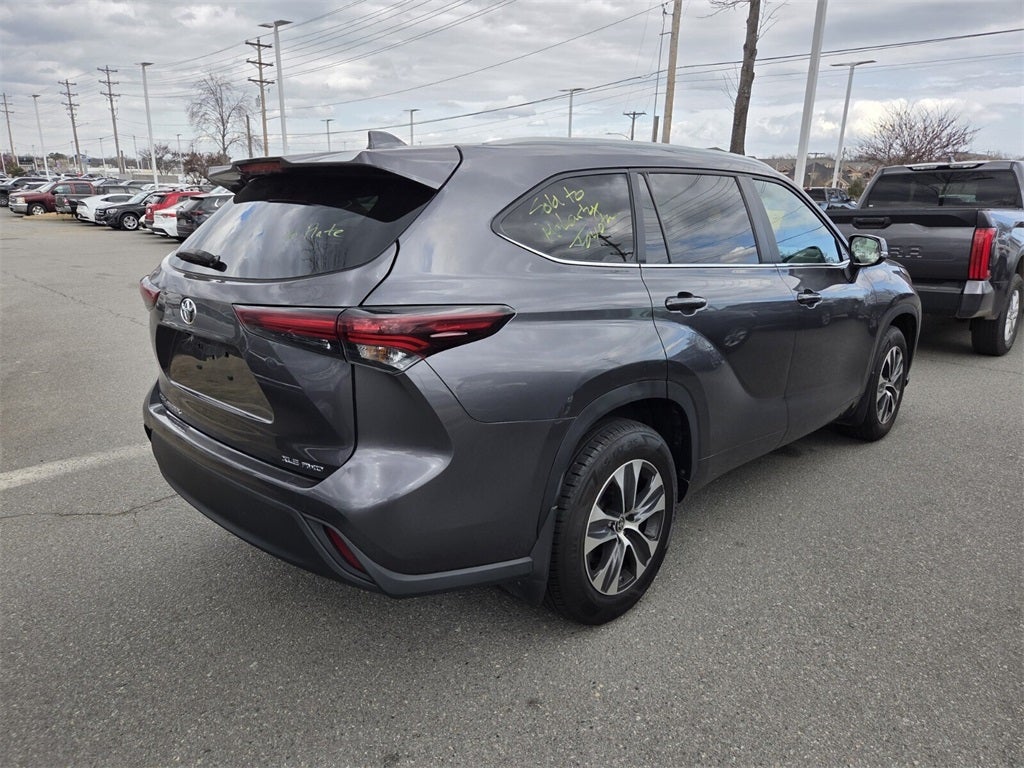 2024 Toyota HIGHLANDER XLE