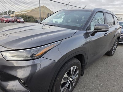 2025 Toyota HIGHLANDER XLE