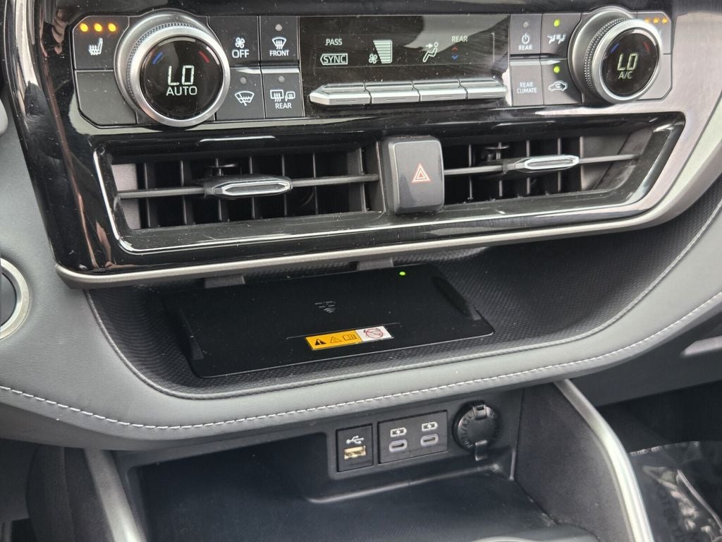 2025 Toyota HIGHLANDER XLE