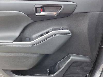 2025 Toyota HIGHLANDER XLE