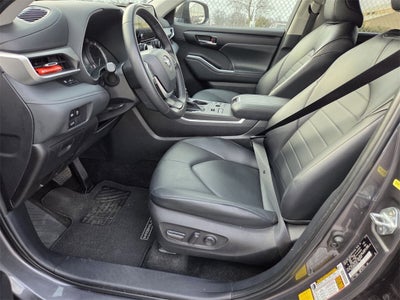 2025 Toyota HIGHLANDER XLE