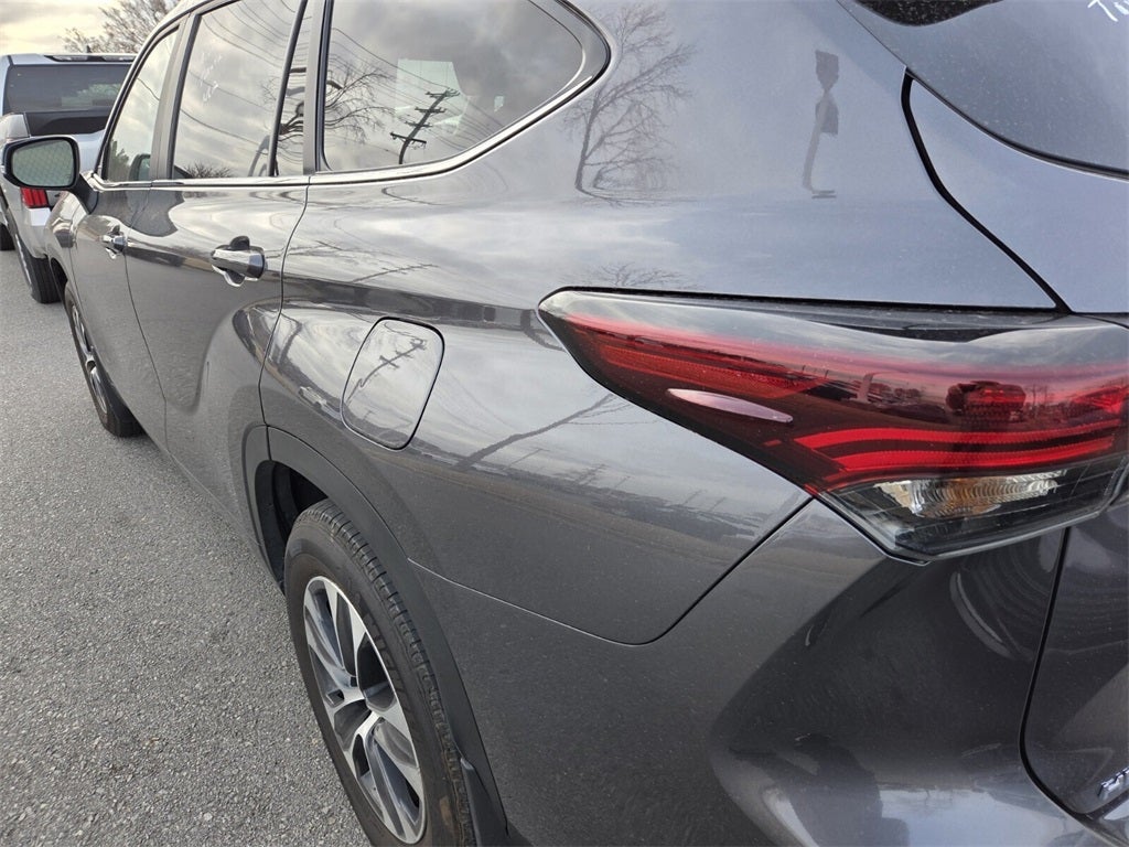 2025 Toyota HIGHLANDER XLE