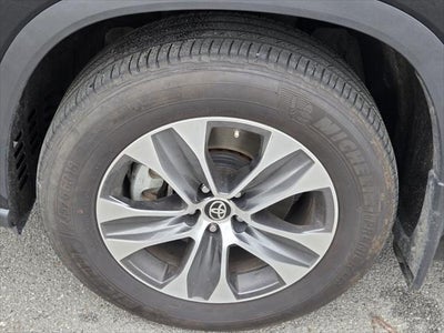 2025 Toyota HIGHLANDER XLE