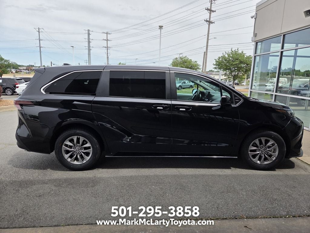 2025 Toyota SIENNA LE LE 8 Passenger
