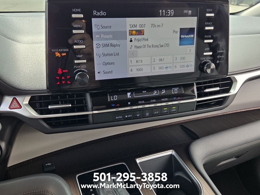 2021 Toyota Sienna LE 8 Passenger