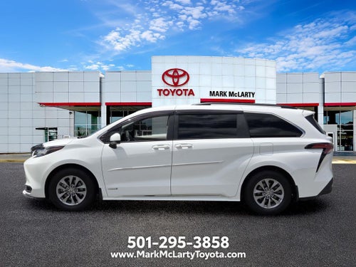2021 Toyota Sienna LE 8 Passenger