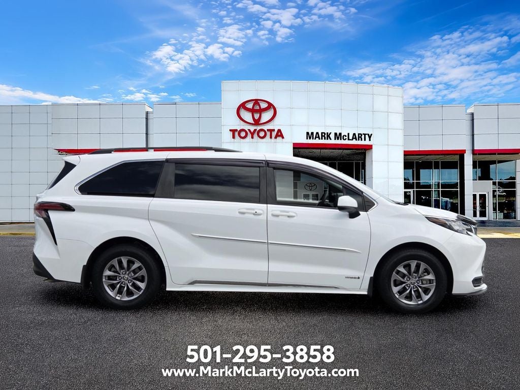 2021 Toyota Sienna LE 8 Passenger