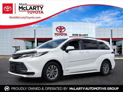 2021 Toyota Sienna LE 8 Passenger
