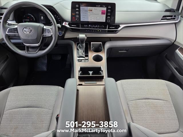 2021 Toyota Sienna LE 8 Passenger