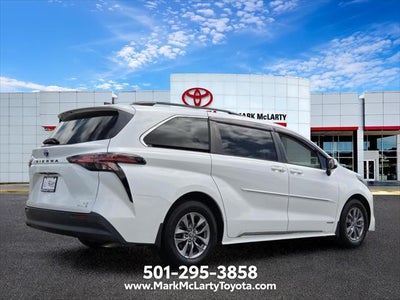 2021 Toyota Sienna LE 8 Passenger