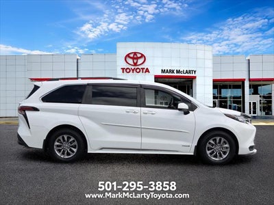 2021 Toyota Sienna LE 8 Passenger