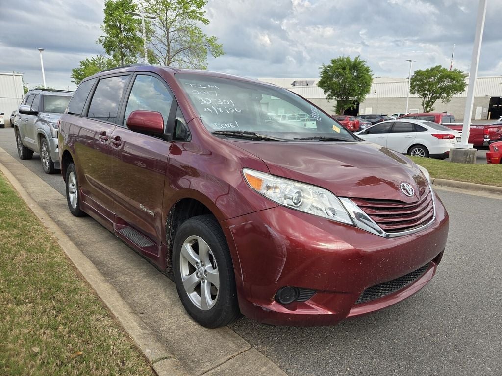 2017 Toyota SIENNA LE 3.5L LE 7 Passenger