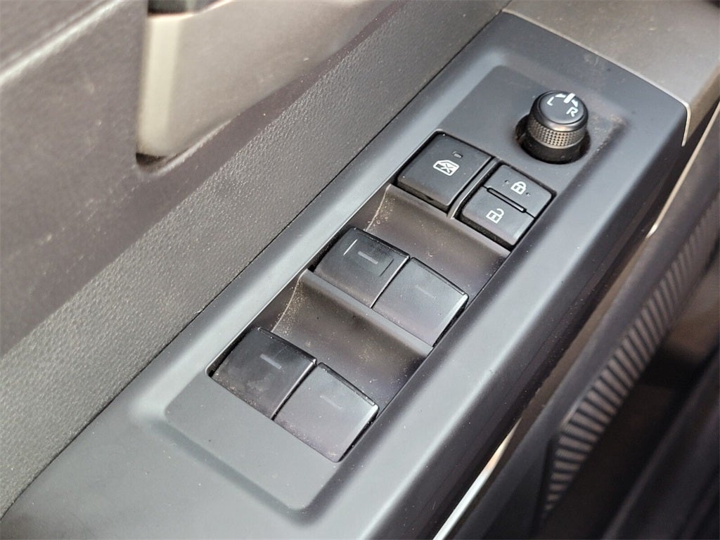 2025 Toyota TUNDRA 4X4 SR5