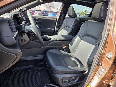 2025 Toyota CROWN Platinum