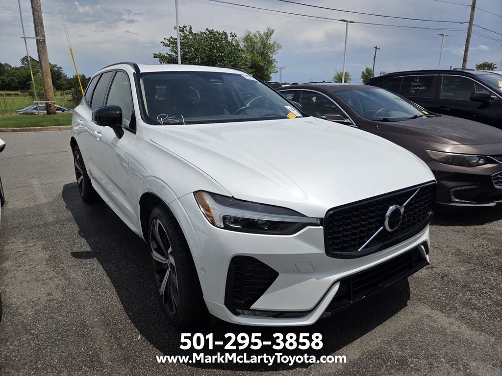 2023 Volvo XC60 B5 Ultimate Dark Theme