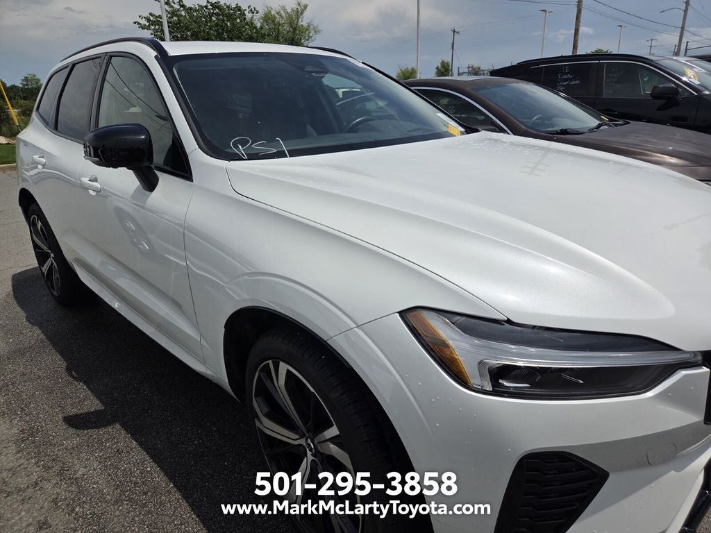 2023 Volvo XC60 B5 Ultimate Dark Theme