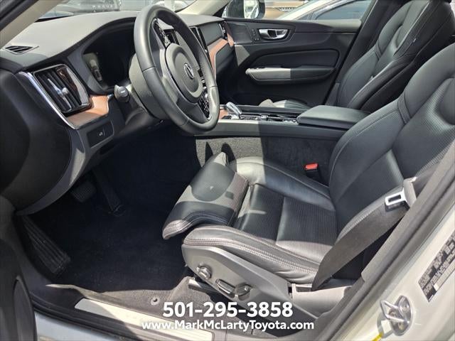 2023 Volvo XC60 B5 Ultimate Dark Theme