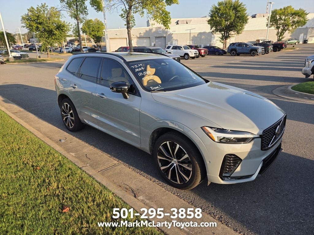 2024 Volvo XC60 B5 Ultimate Dark Theme