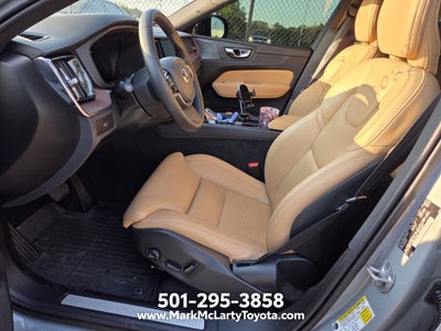 2024 Volvo XC60 B5 Ultimate Dark Theme