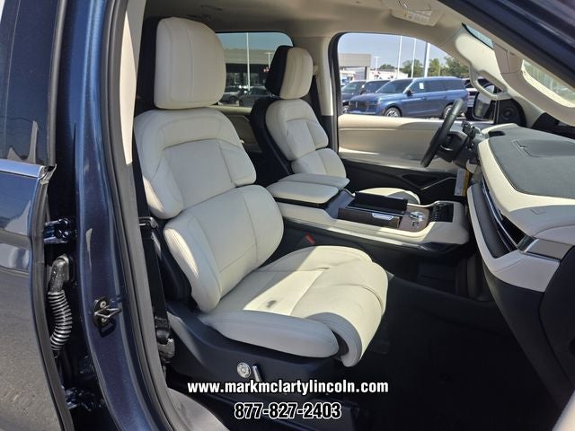 2027 Lincoln Navigator Premiere
