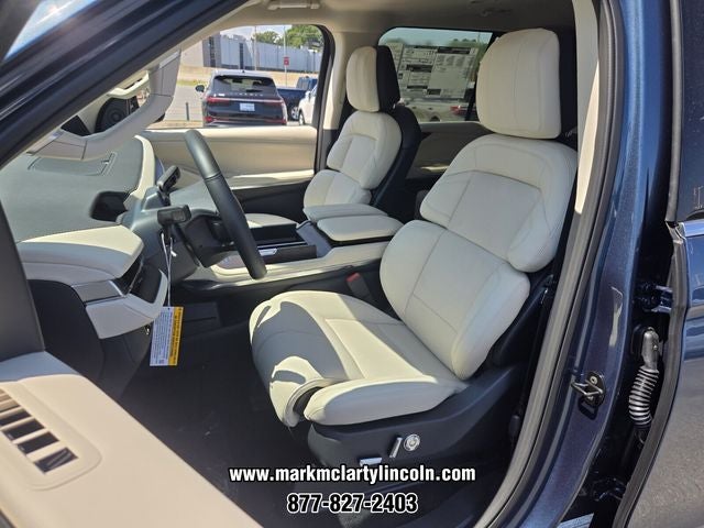 2027 Lincoln Navigator Premiere