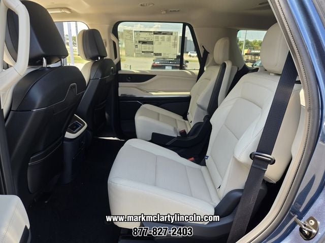 2027 Lincoln Navigator Premiere