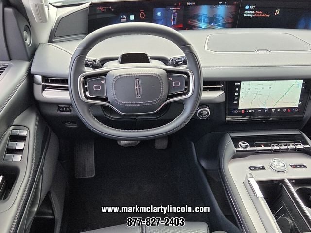 2027 Lincoln Navigator Premiere