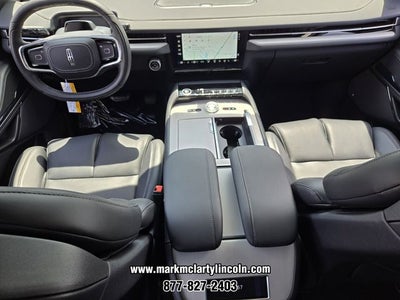 2027 Lincoln Navigator Premiere