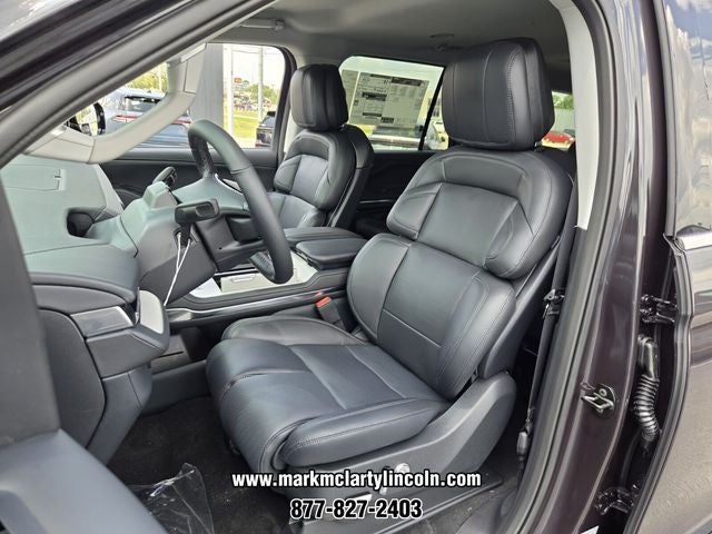2027 Lincoln Navigator Premiere