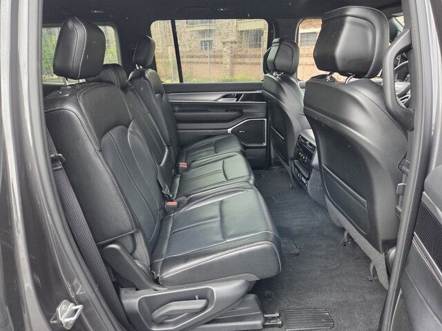 2025 Jeep Wagoneer Base