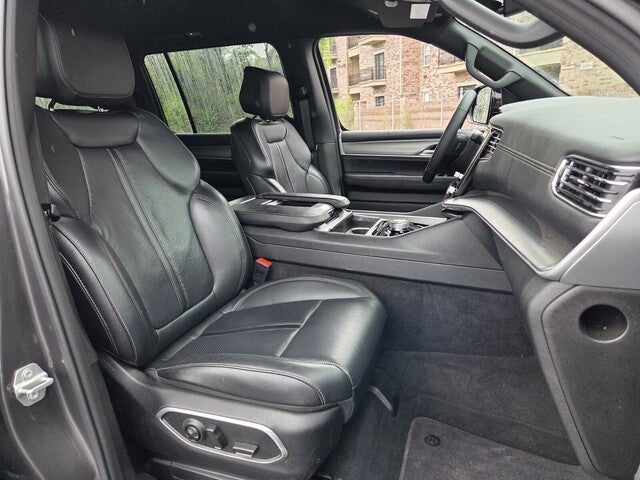 2025 Jeep Wagoneer Base