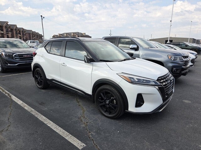 2023 Nissan Kicks SR