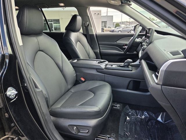 2025 Toyota Grand Highlander Base