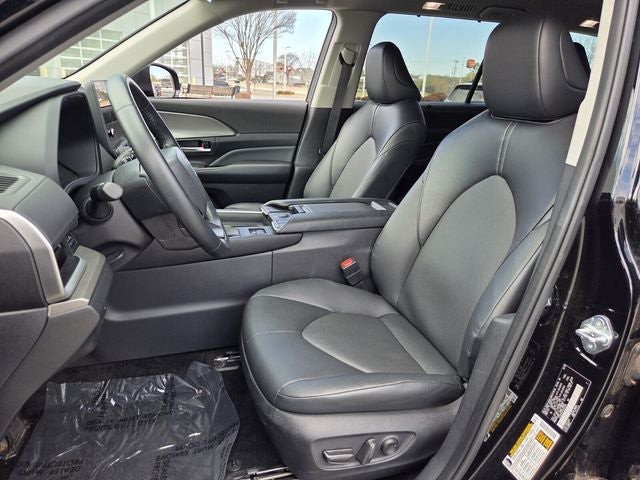 2025 Toyota Grand Highlander Base