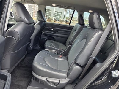 2025 Toyota Grand Highlander Base